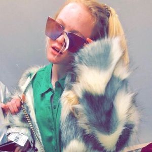 Meet your Posher, Lydia